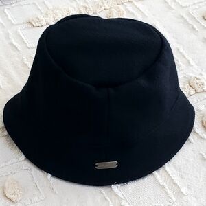 Isabel Garreton Kid's Black Winter 80% Wool Bucket Hat, Large, LIKE NEW!